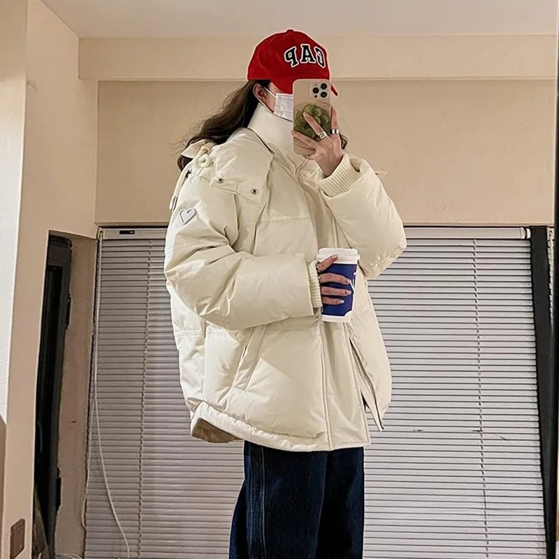Kapuci Baltā Pīļu Dūnu Jaka Sievietēm Korejas Streetwear Gadījuma Modes 2023 Ziemas Jauno Mīlestību Izšuvumi Brīvs, Bieza, Silta Maize Mētelis3